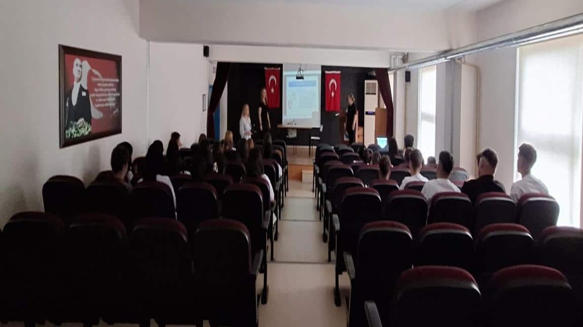 Okulumuz 12. sınıf öğrencilerimize, İSG Uzmanımız Figen ATLAN, Şeflerimiz Saltanat Sabancı ve Sultan Şen tarafından İSG eğitimi verildi. 